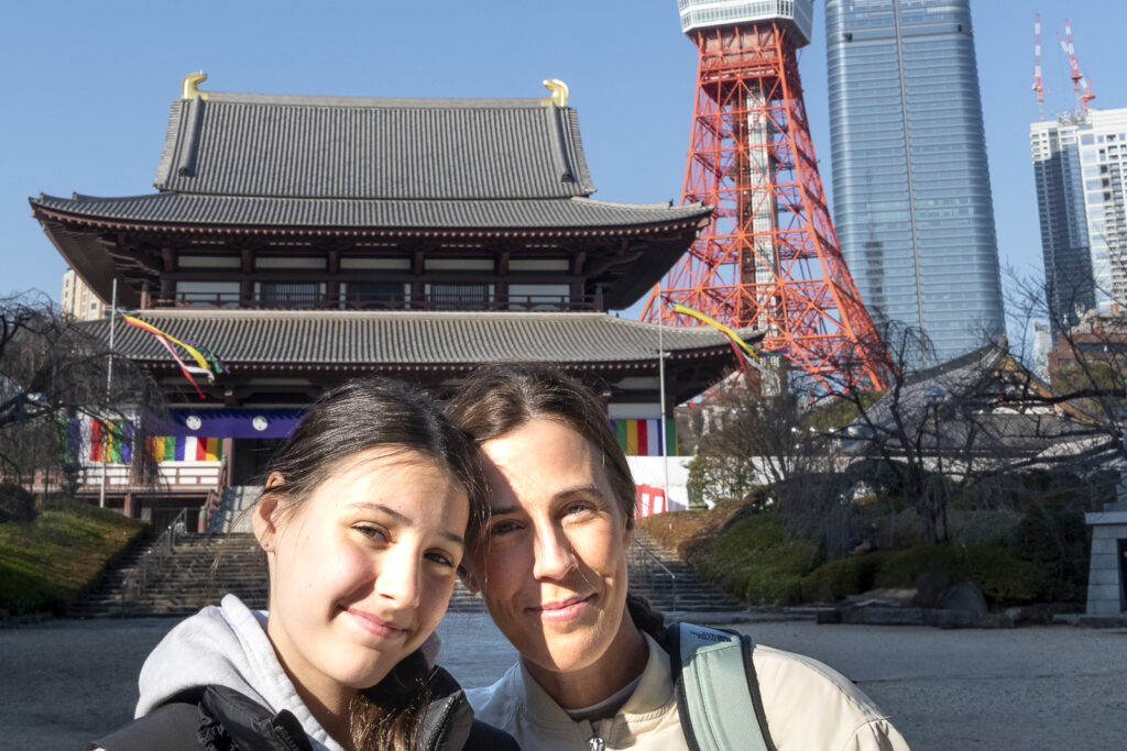 Zojoji Temple: A stunning view of the mixture of ancient tradition and modern Tokyo.  