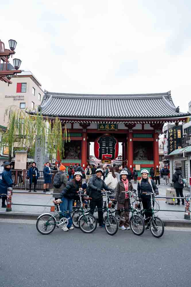 Our first mission at Kaminarimon.